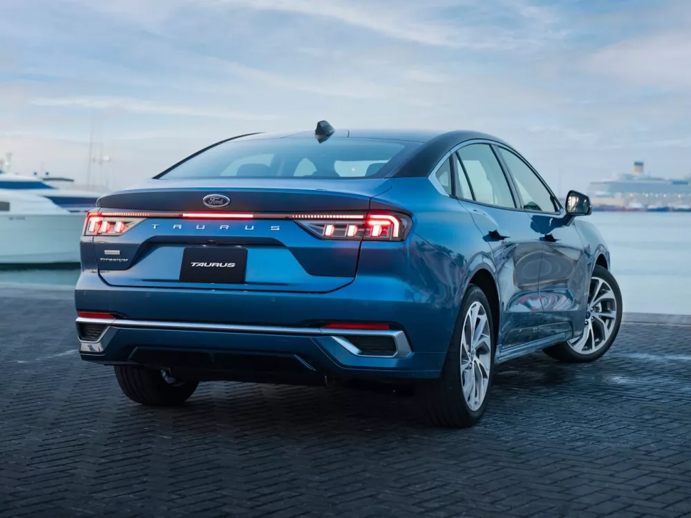 Автомобиль Ford Taurus VIII Седан
