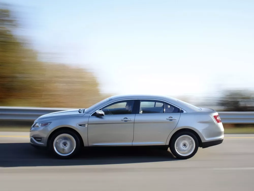 Автомобиль Ford Taurus VI Седан