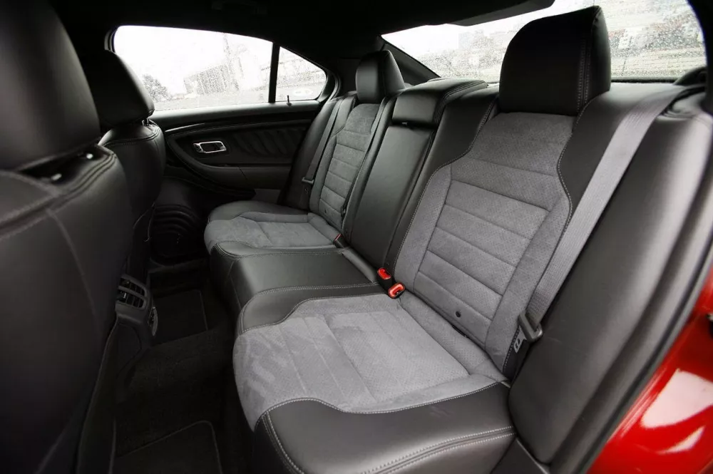 Автомобиль Ford Taurus VI Рестайлинг Седан