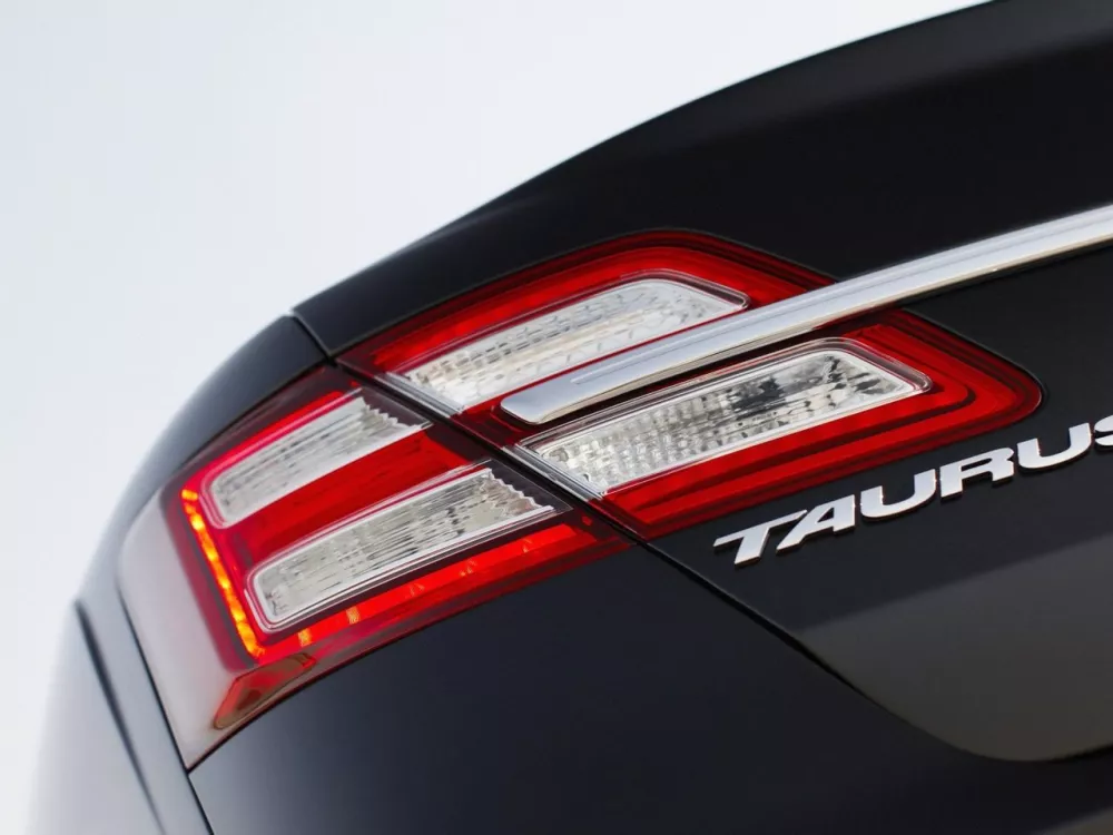 Автомобиль Ford Taurus VI Рестайлинг Седан