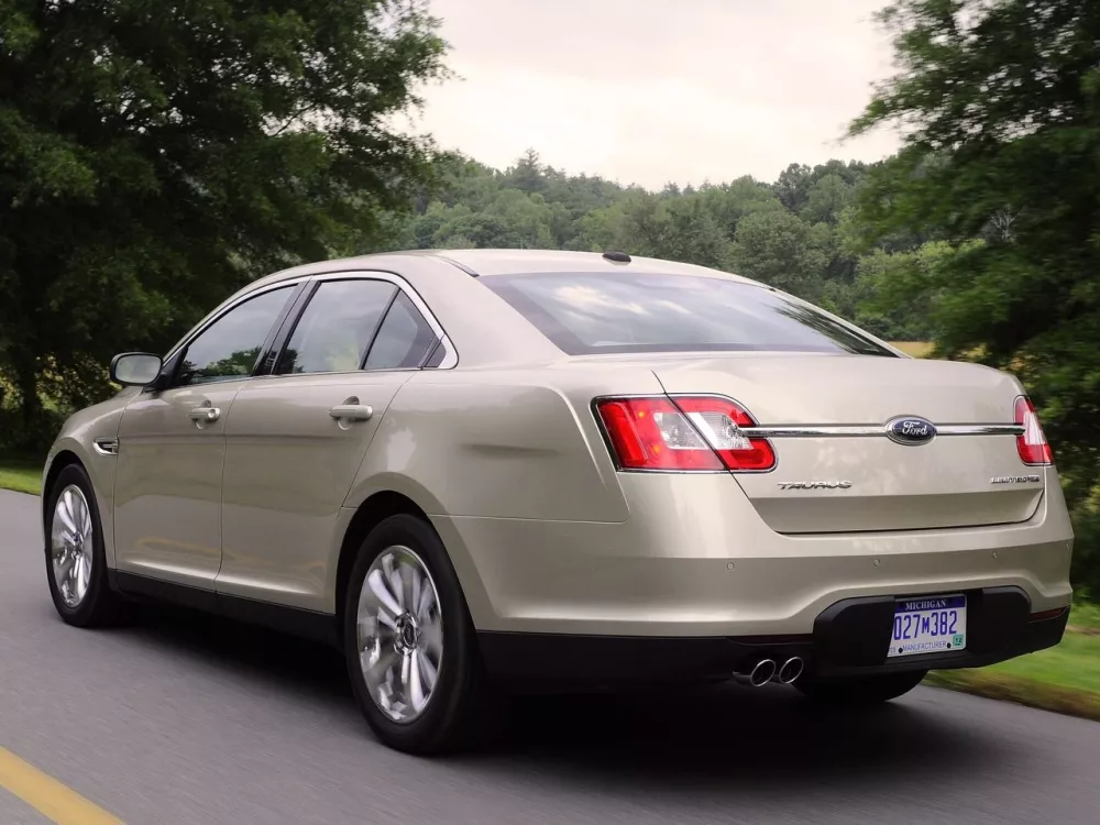 Автомобиль Ford Taurus VI Седан