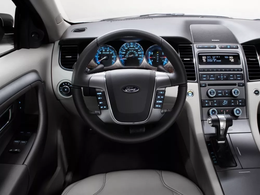 Автомобиль Ford Taurus VI Седан