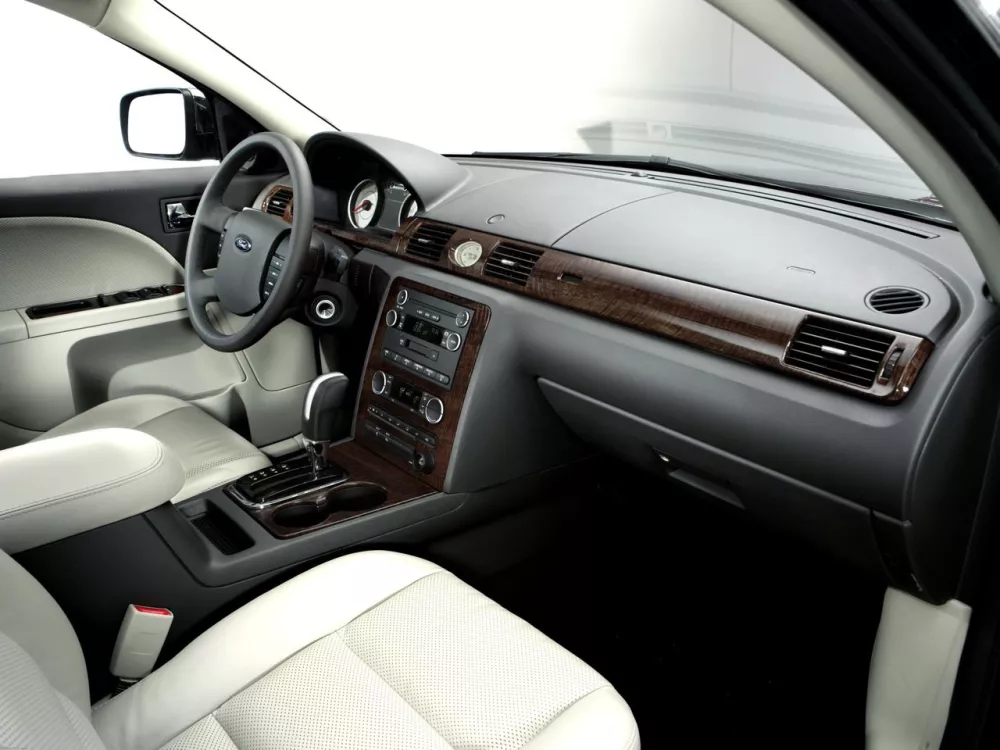 Автомобиль Ford Taurus V Седан