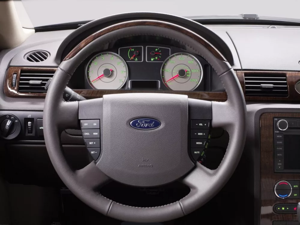 Автомобиль Ford Taurus V Седан