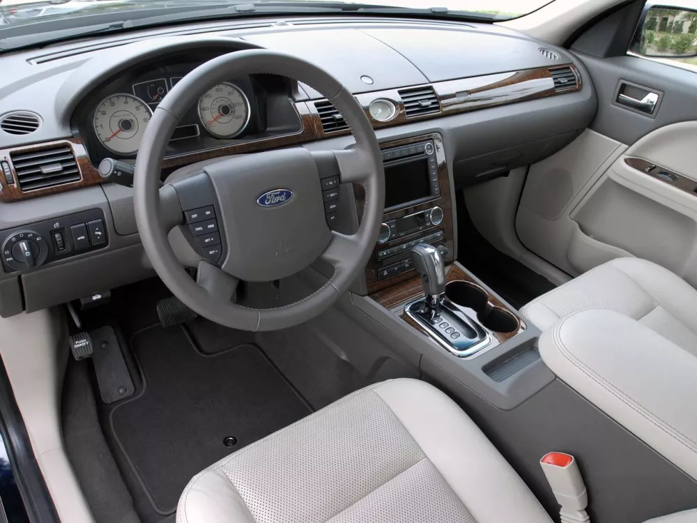 Автомобиль Ford Taurus V Седан