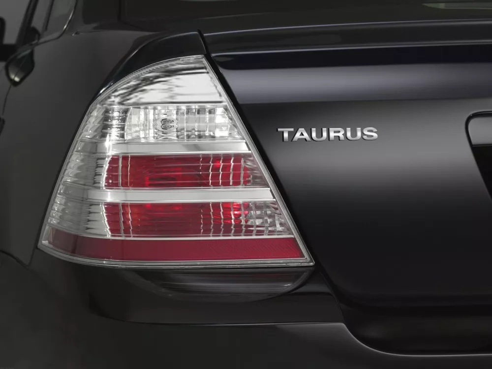 Автомобиль Ford Taurus V Седан