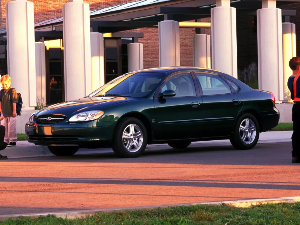 Автомобиль Ford Taurus IV Седан