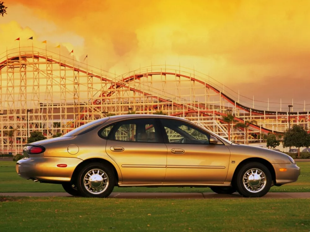 Автомобиль Ford Taurus III Седан