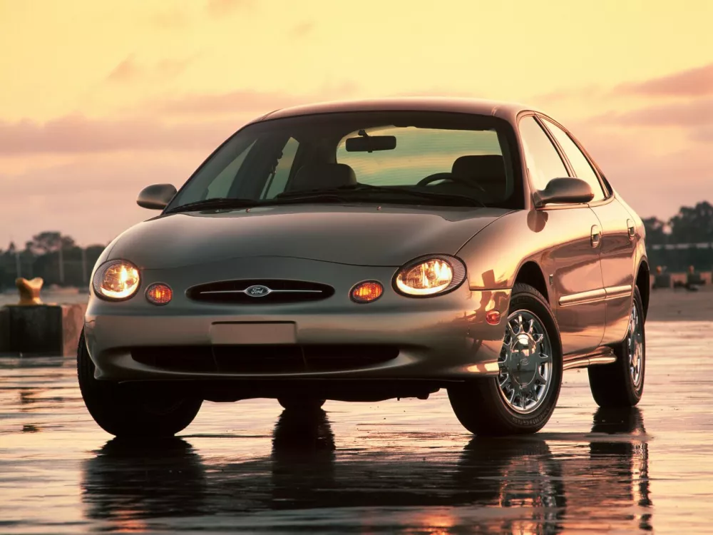 Автомобиль Ford Taurus III Седан