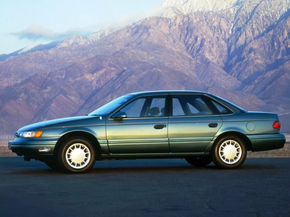 Автомобиль Ford Taurus II Седан