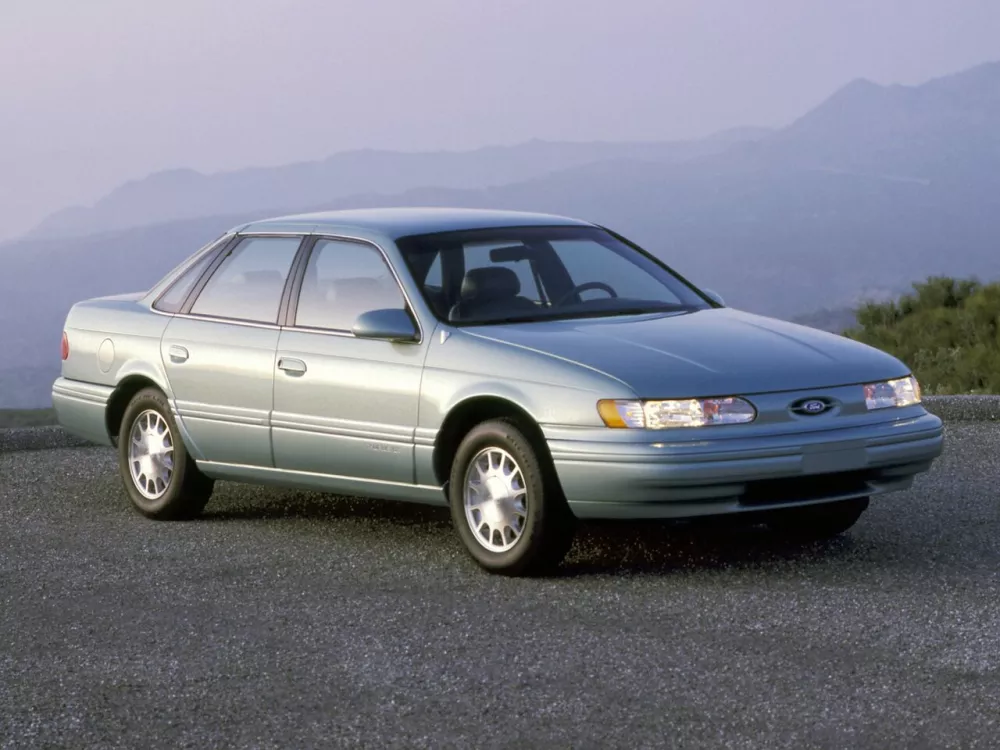 Автомобиль Ford Taurus II Седан