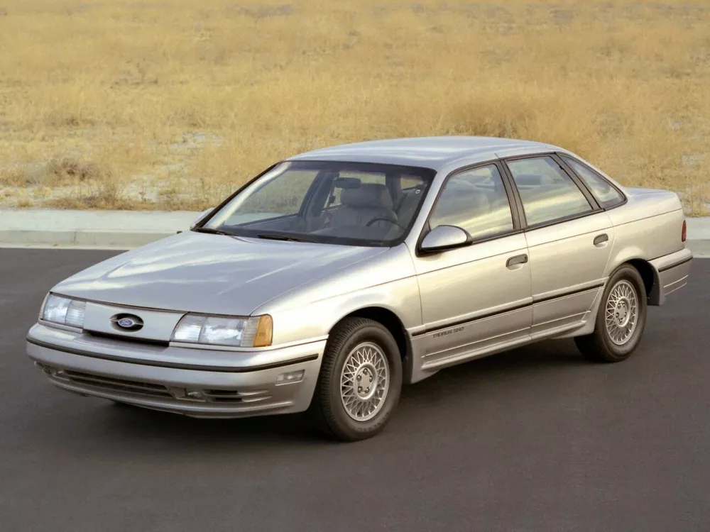 Автомобиль Ford Taurus I Седан