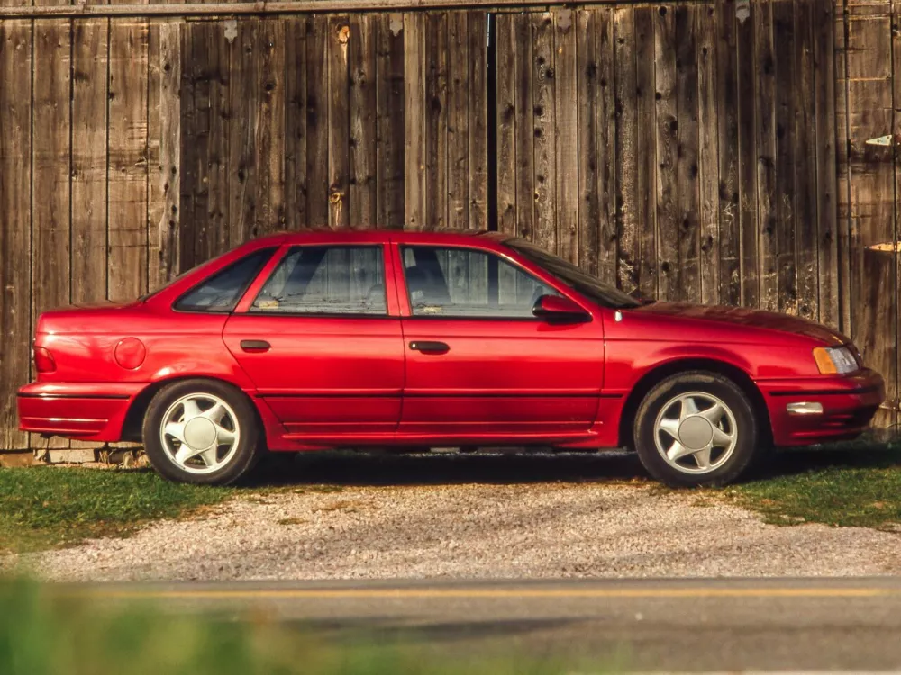Автомобиль Ford Taurus I Седан