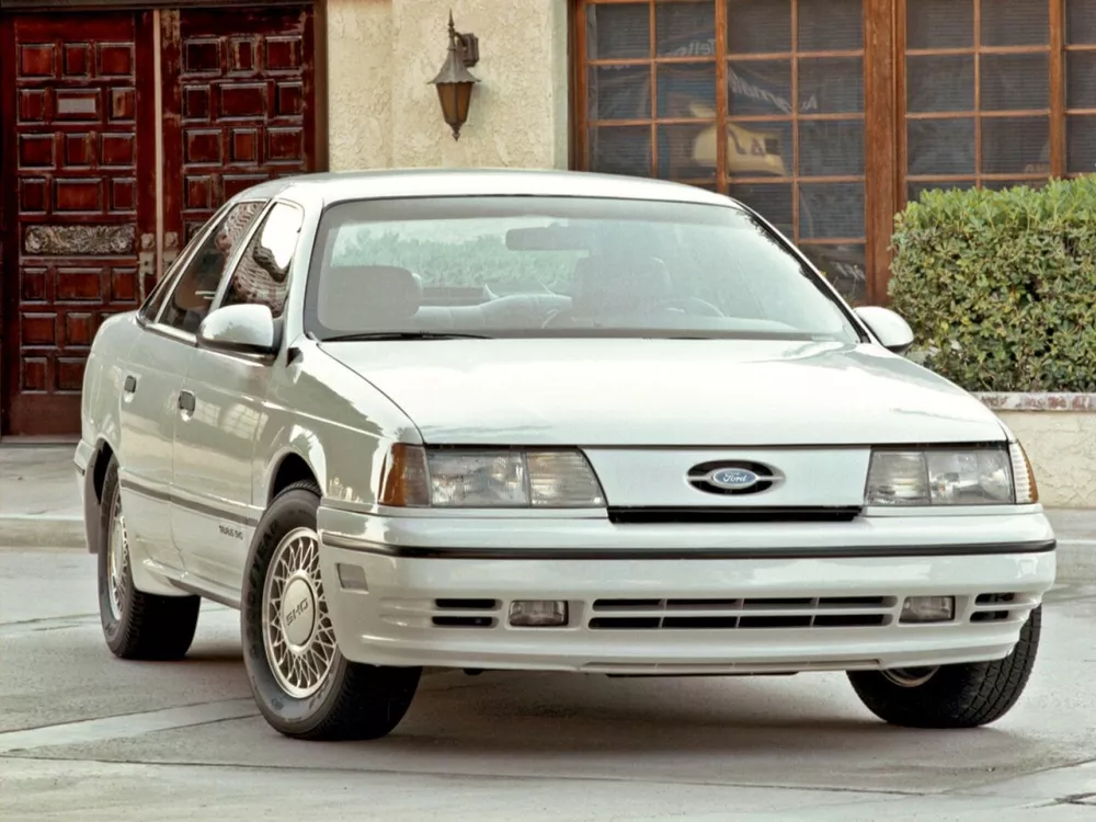 Автомобиль Ford Taurus I Седан
