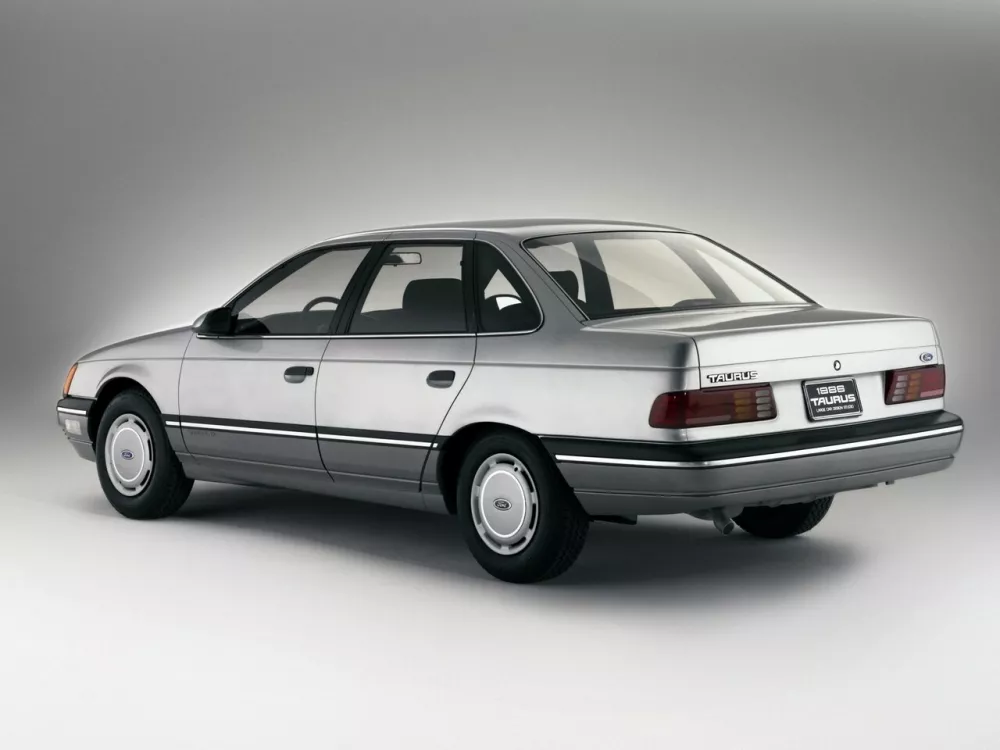Автомобиль Ford Taurus I Седан