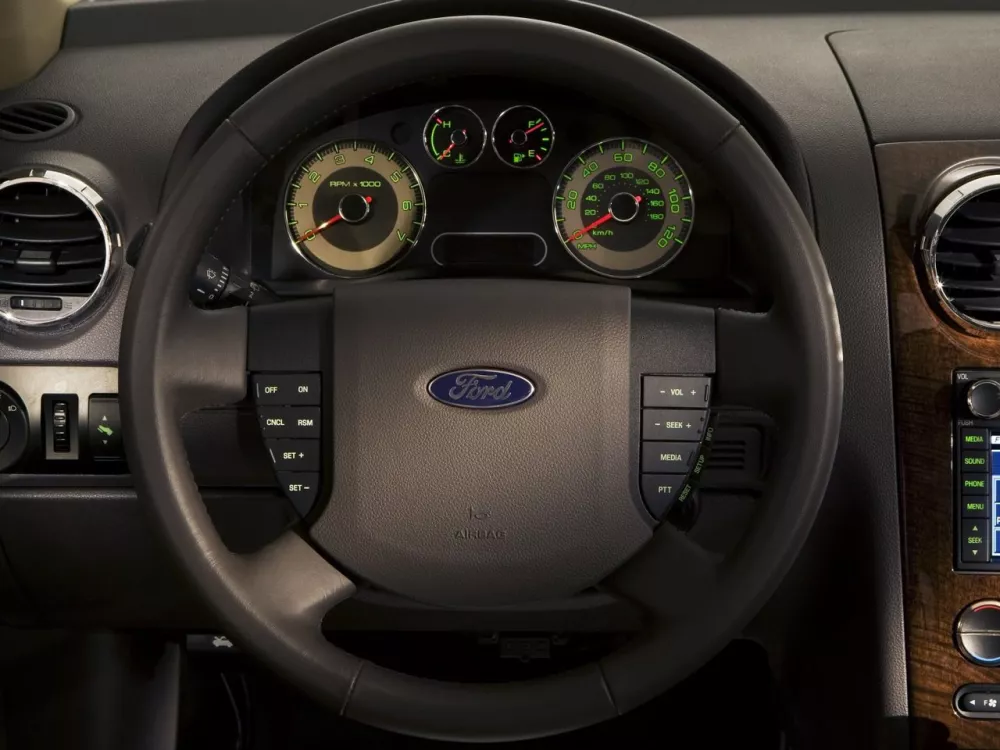Автомобиль Ford Taurus X Внедорожник (5 дверей)