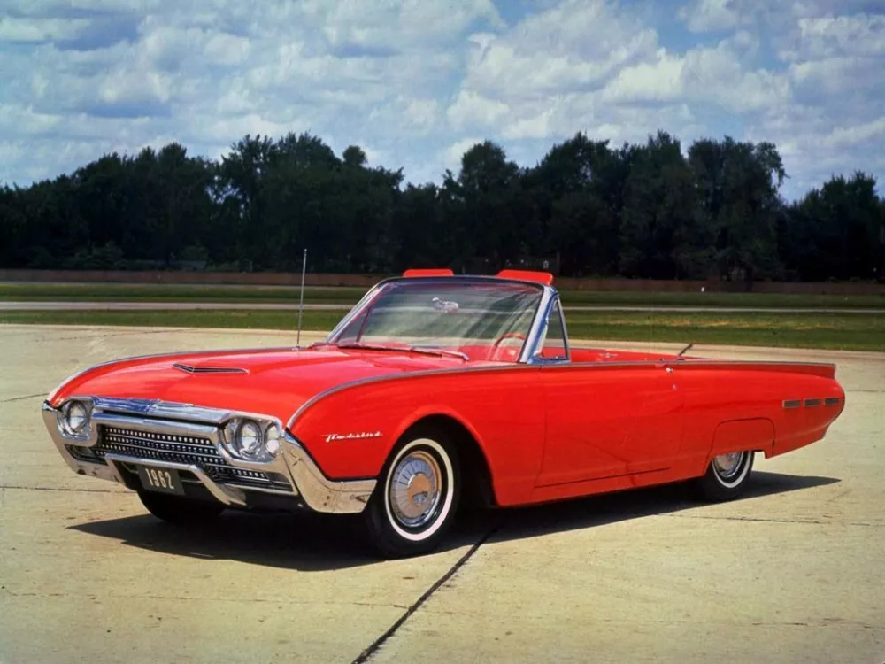 Автомобиль Ford Thunderbird III Кабриолет