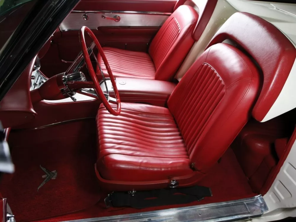 Автомобиль Ford Thunderbird III Кабриолет