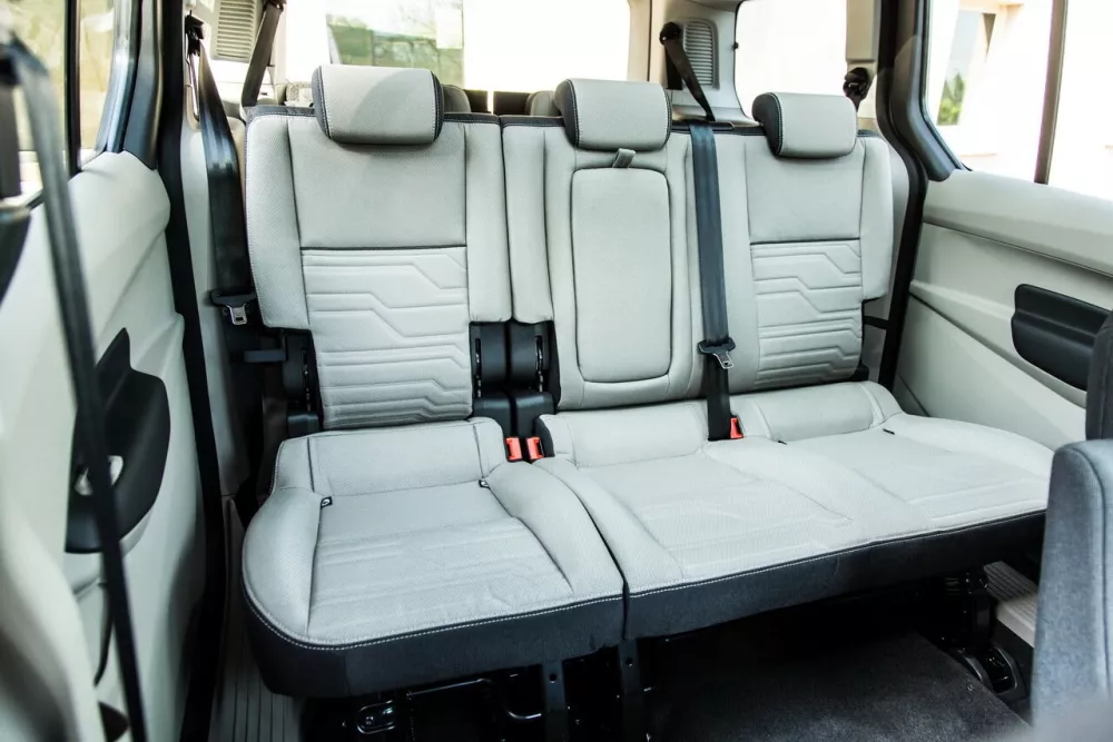 Автомобиль Ford Tourneo Connect II Рестайлинг Компактвэн Grand