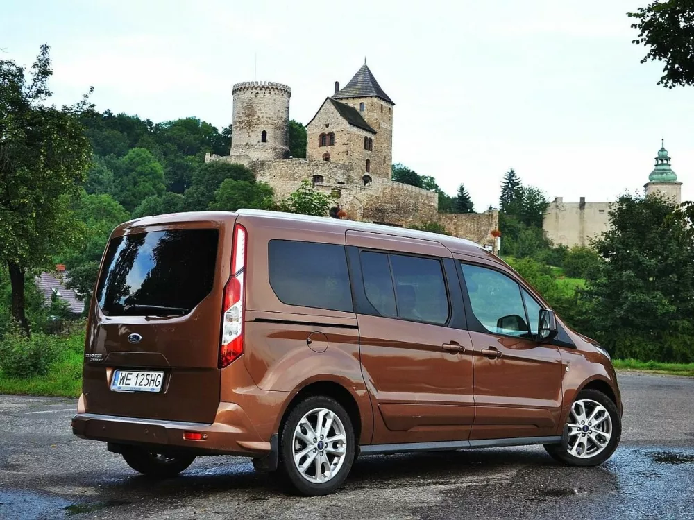 Автомобиль Ford Tourneo Connect II Рестайлинг Компактвэн Grand