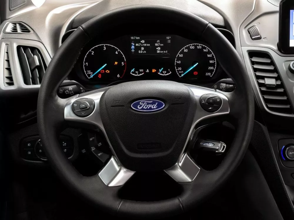 Автомобиль Ford Tourneo Connect II Рестайлинг Компактвэн Grand