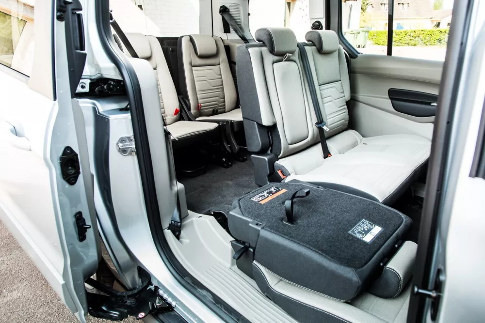 Автомобиль Ford Tourneo Connect II Рестайлинг Компактвэн Grand