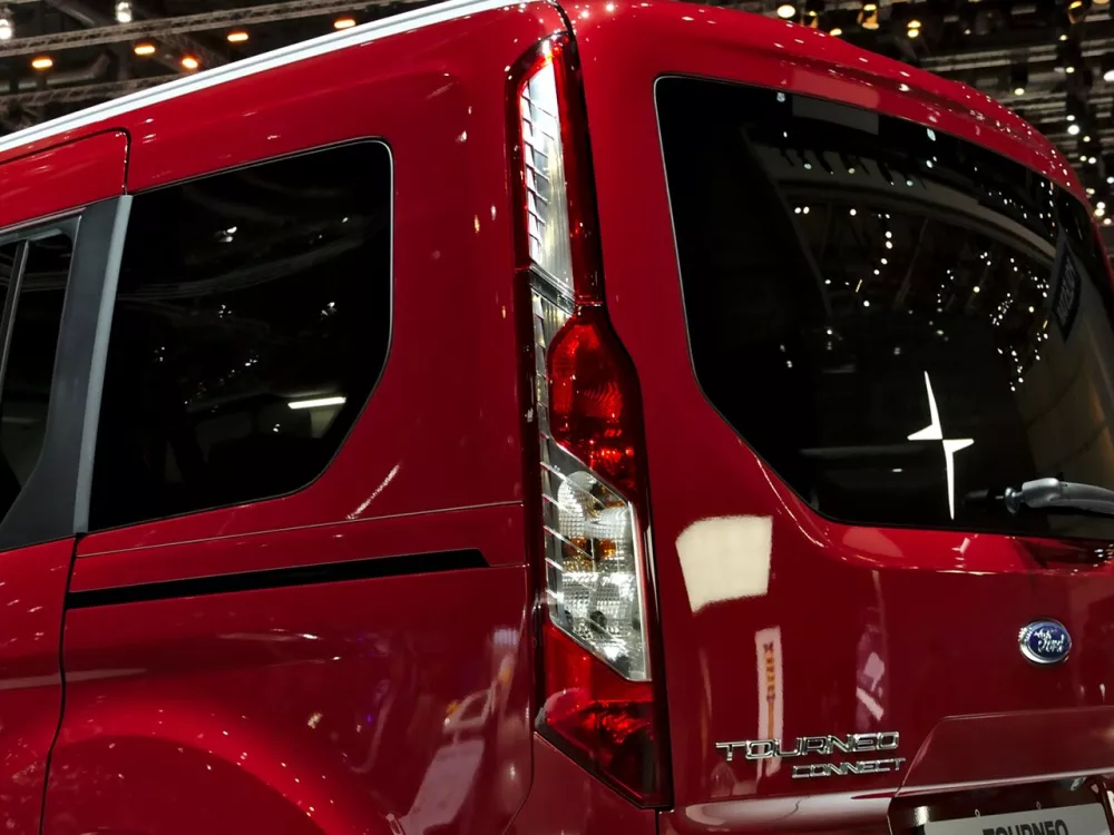 Автомобиль Ford Tourneo Connect II Рестайлинг Компактвэн Grand
