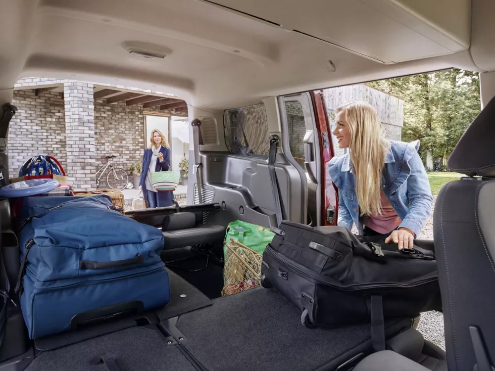 Автомобиль Ford Tourneo Connect II Рестайлинг Компактвэн Grand