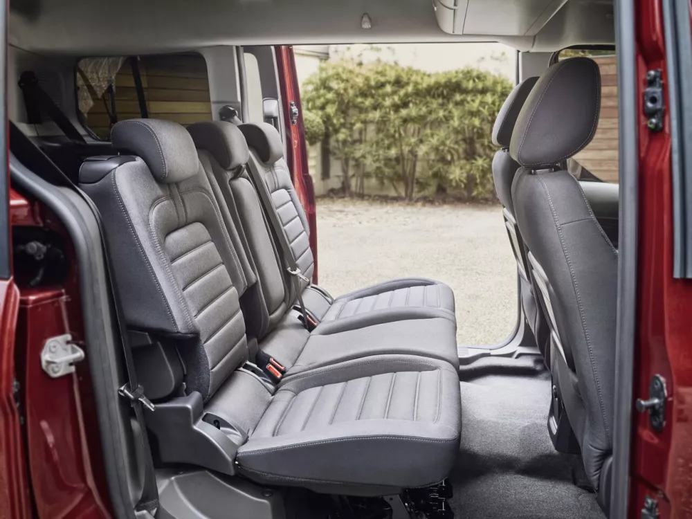 Автомобиль Ford Tourneo Connect II Рестайлинг Компактвэн