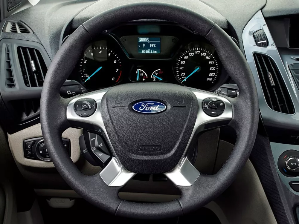 Автомобиль Ford Tourneo Connect II Компактвэн