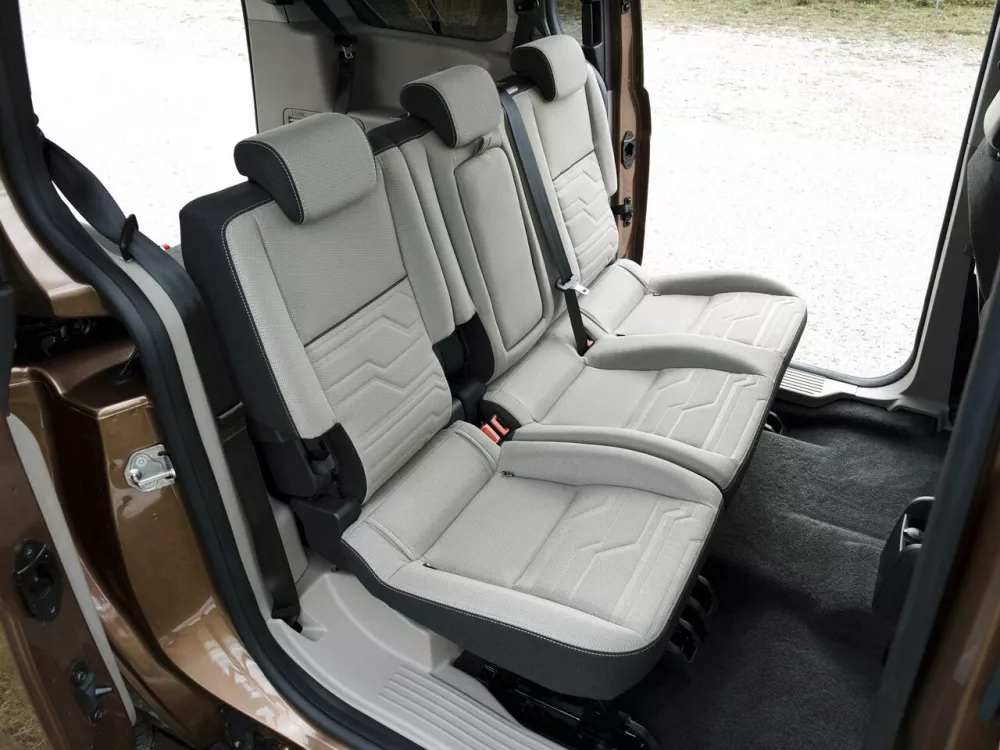 Автомобиль Ford Tourneo Connect II Компактвэн Grand