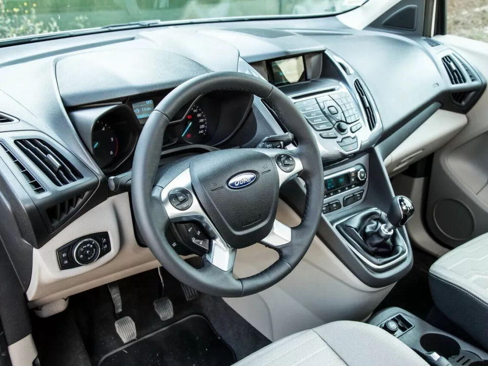 Автомобиль Ford Tourneo Connect II Компактвэн Grand