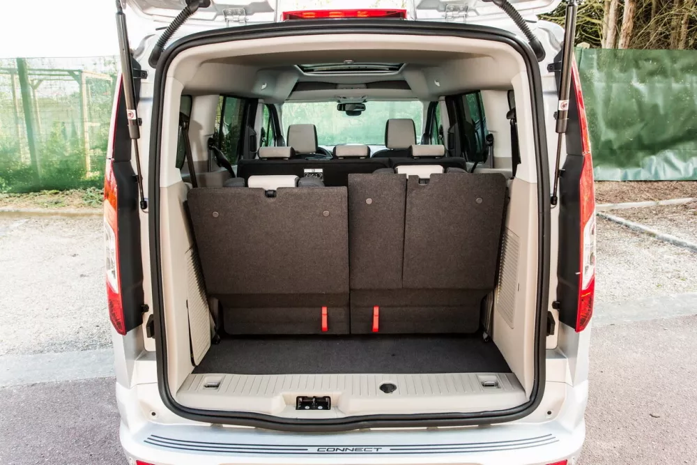 Автомобиль Ford Tourneo Connect II Компактвэн Grand