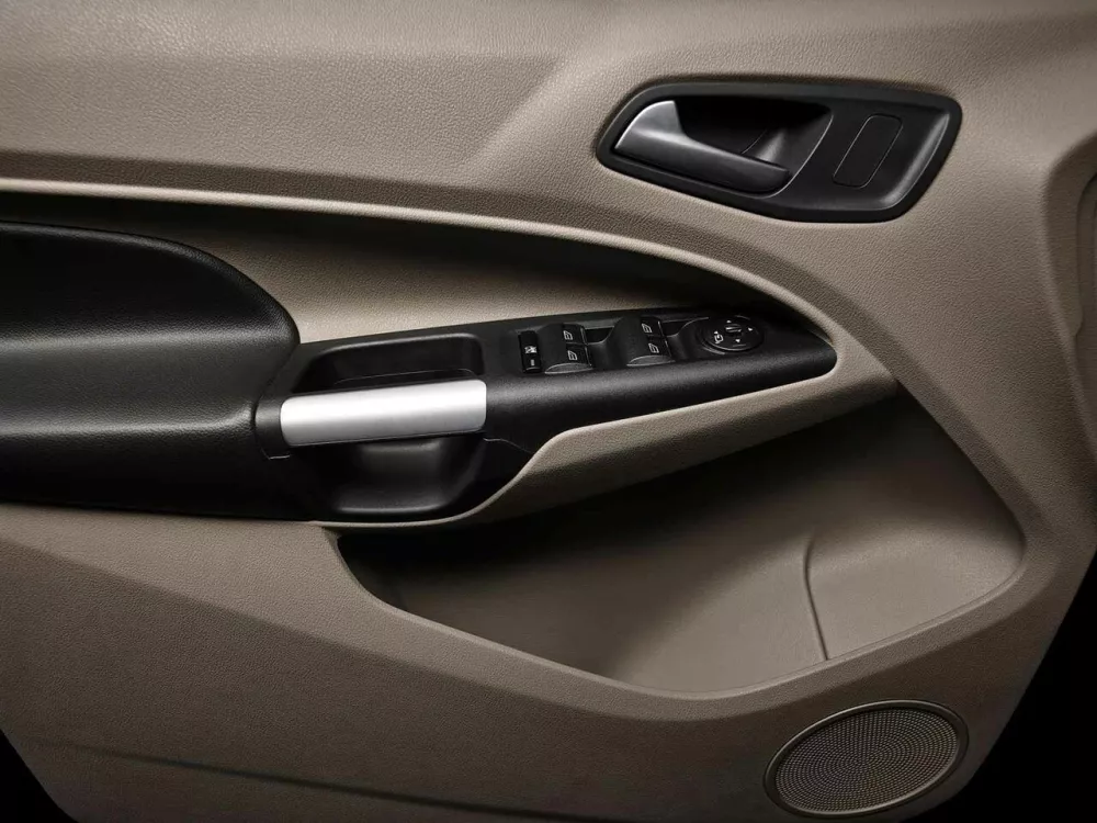 Автомобиль Ford Tourneo Connect II Компактвэн Grand