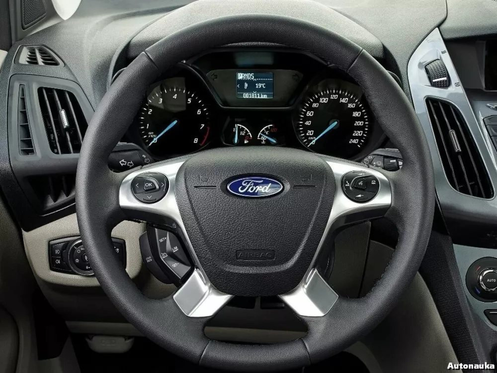 Автомобиль Ford Tourneo Connect II Компактвэн Grand