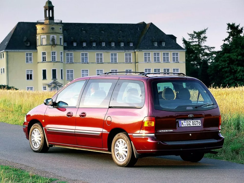 Автомобиль Ford Windstar II Минивэн