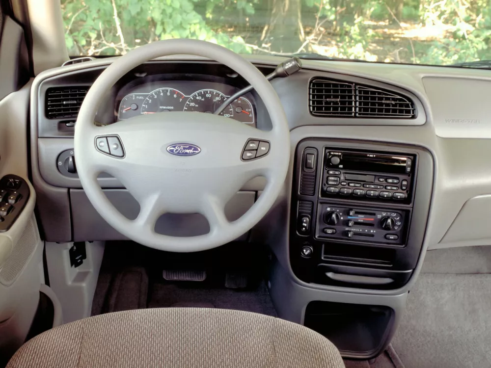 Автомобиль Ford Windstar II Минивэн