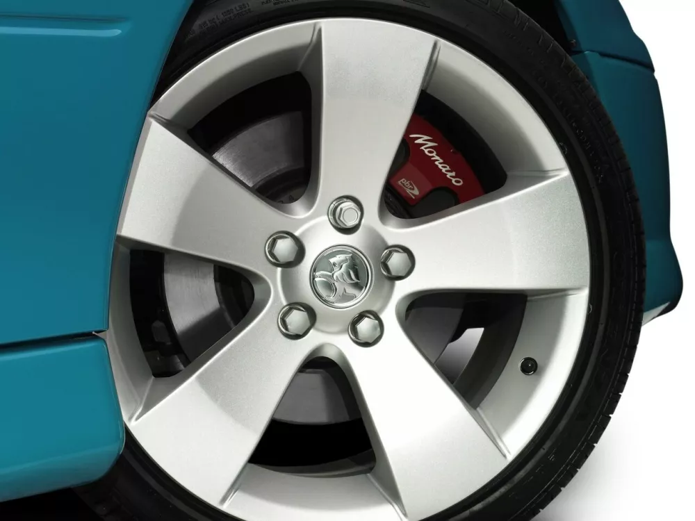 Автомобиль Holden Monaro Купе