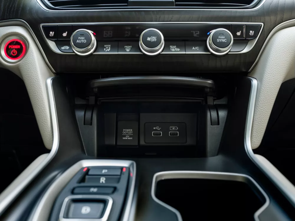 Автомобиль Honda Accord X Рестайлинг Седан
