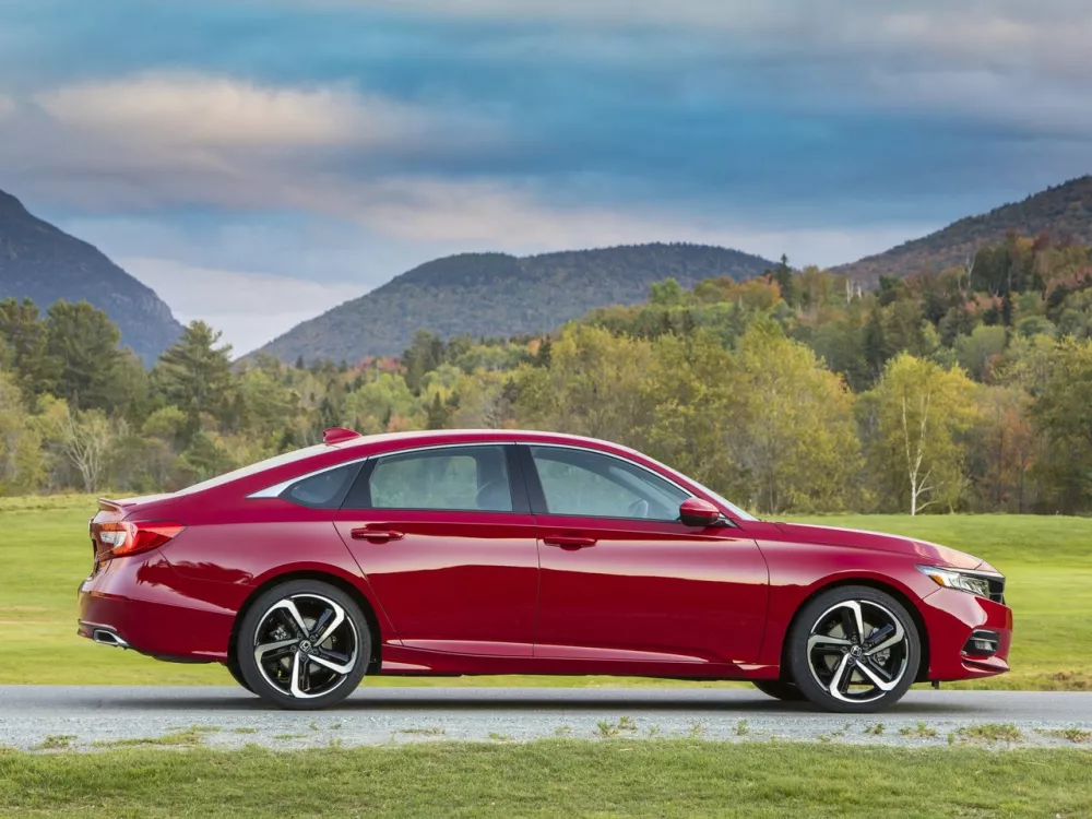 Автомобиль Honda Accord X Седан