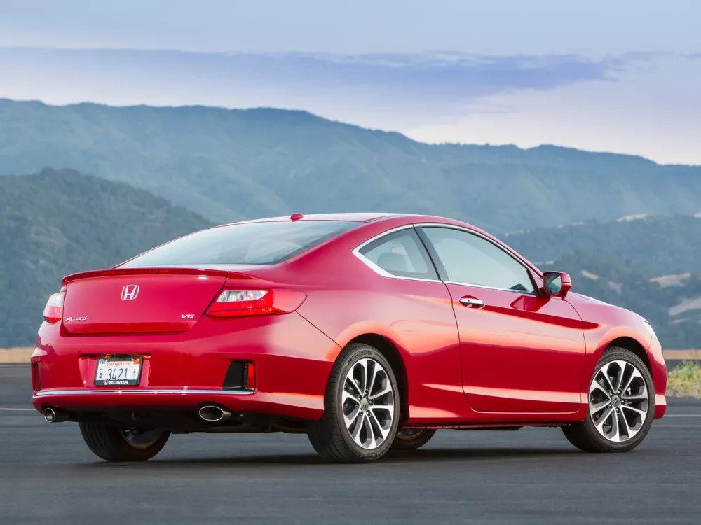 Автомобиль Honda Accord IX Купе