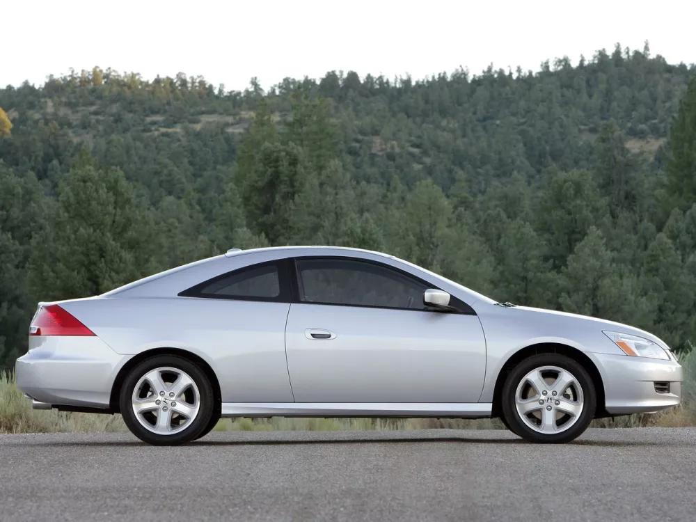 Автомобиль Honda Accord VII Рестайлинг Купе