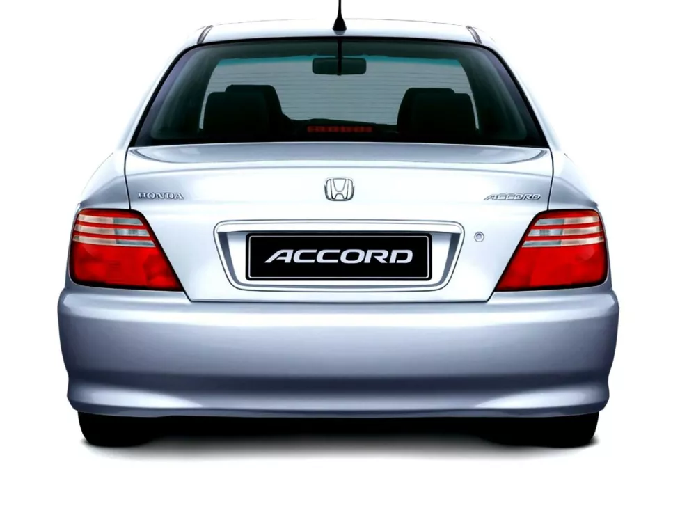 Автомобиль Honda Accord VI Седан