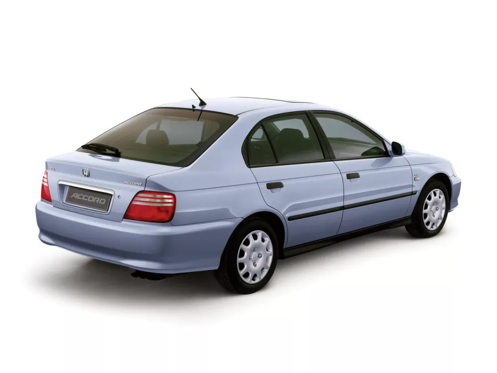 Автомобиль Honda Accord VI Хэтчбек (5 дверей)