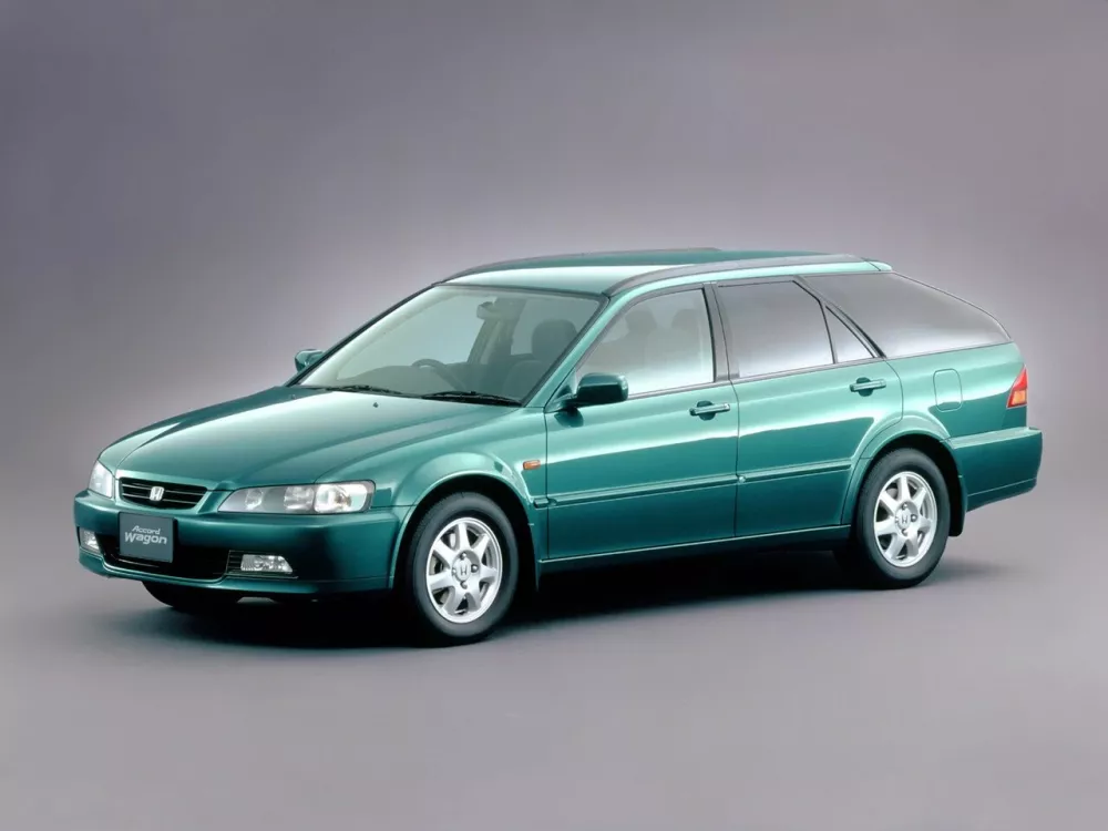 Автомобиль Honda Accord VI Универсал (5 дверей)