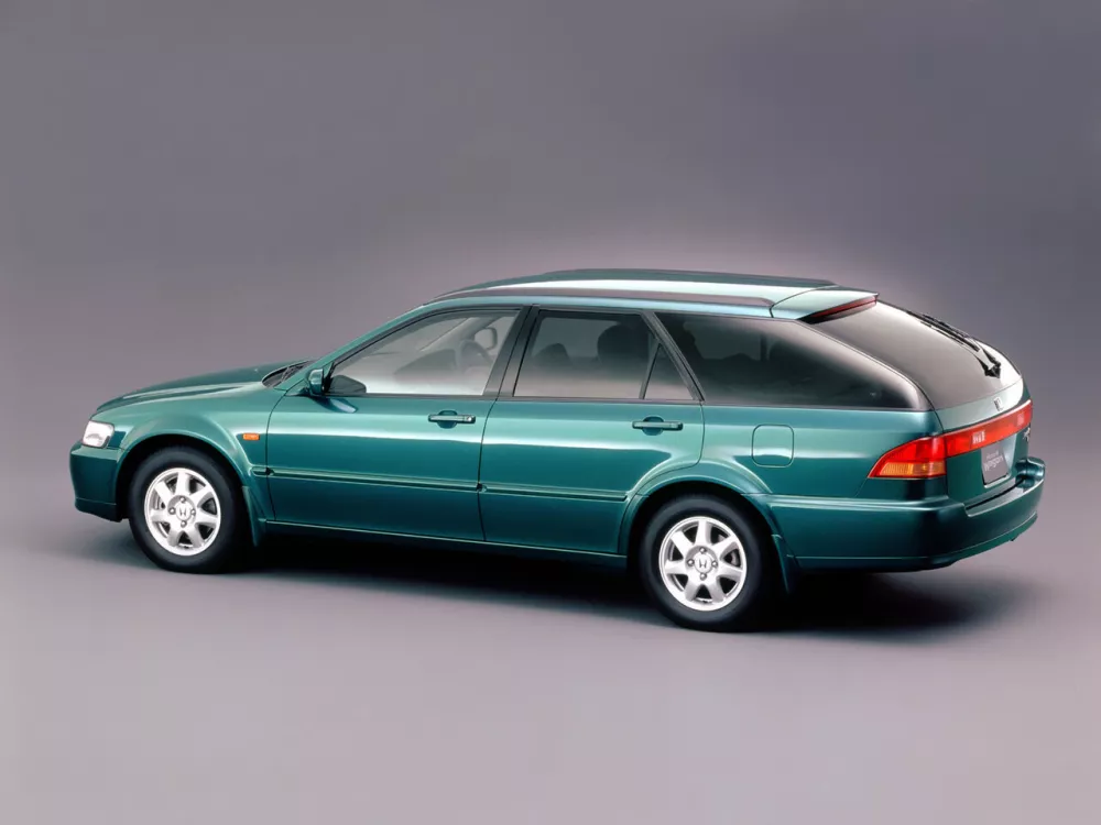 Автомобиль Honda Accord VI Универсал (5 дверей)