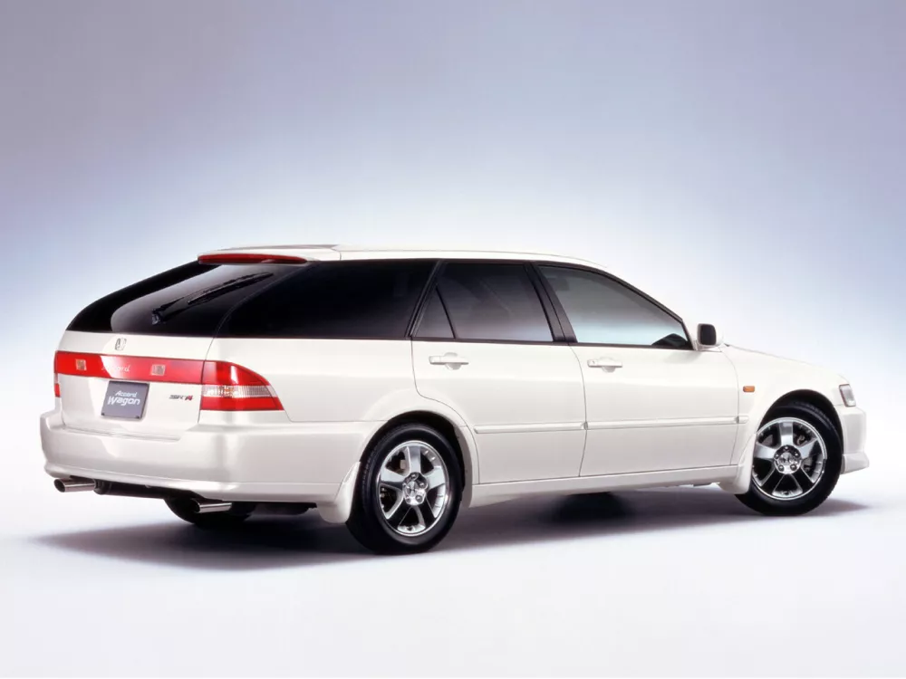 Автомобиль Honda Accord VI Универсал (5 дверей)
