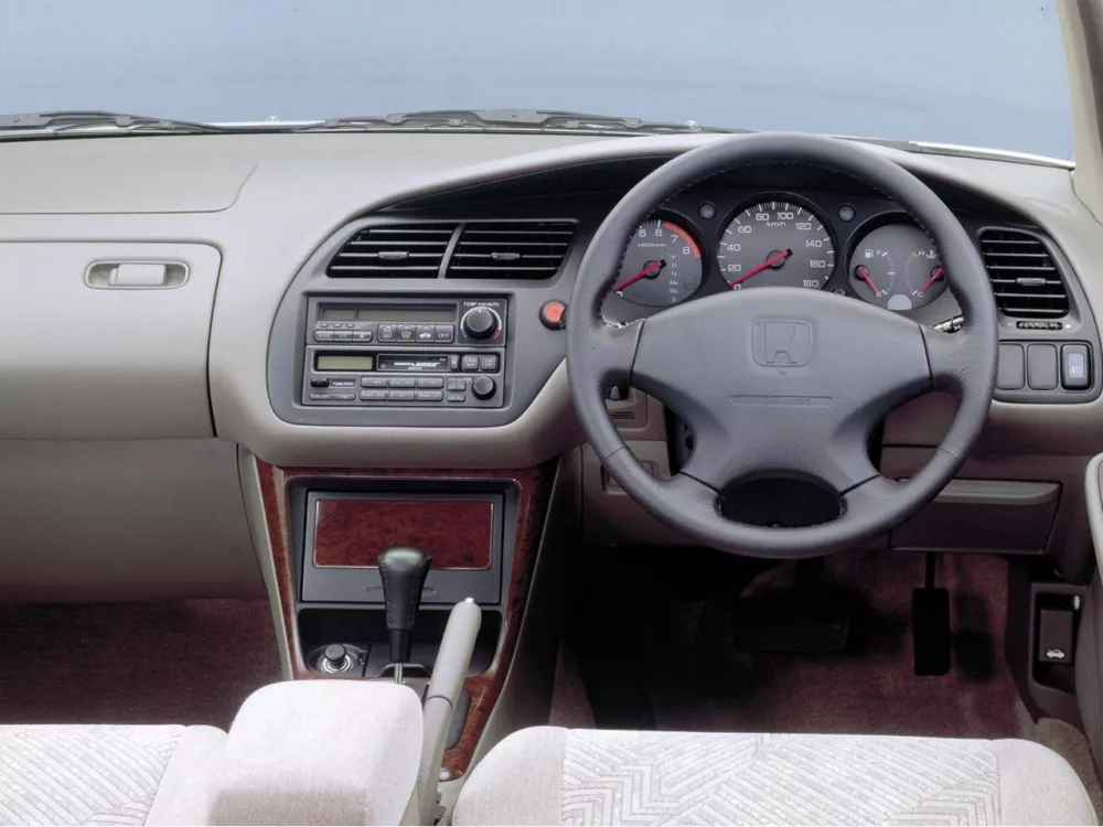 Автомобиль Honda Accord VI Универсал (5 дверей)