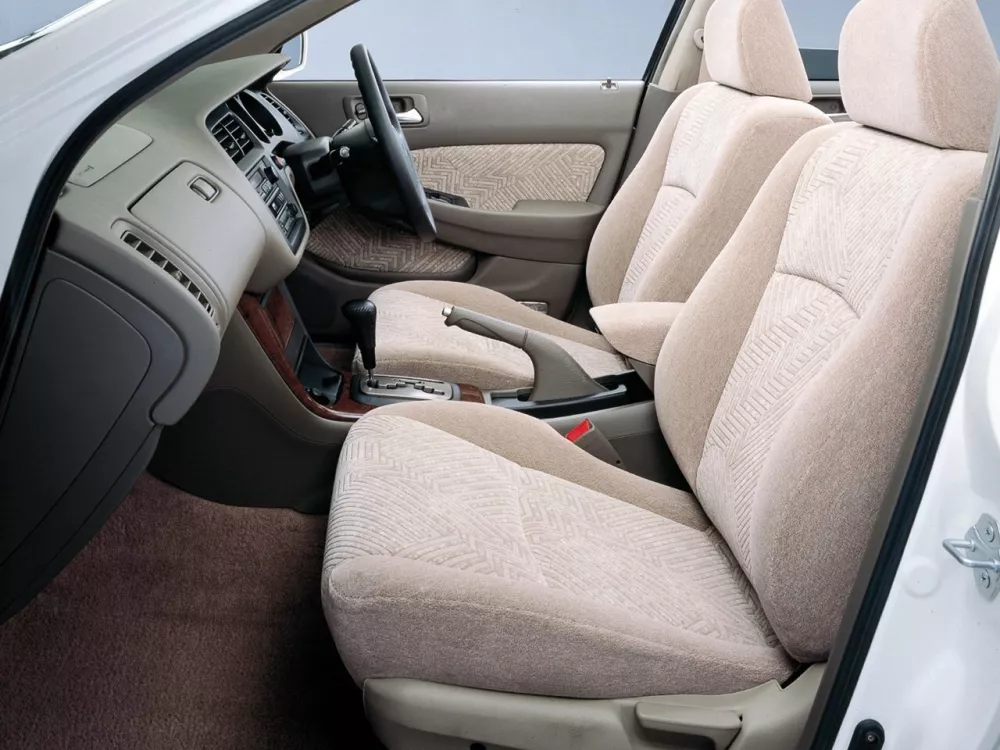 Автомобиль Honda Accord VI Универсал (5 дверей)
