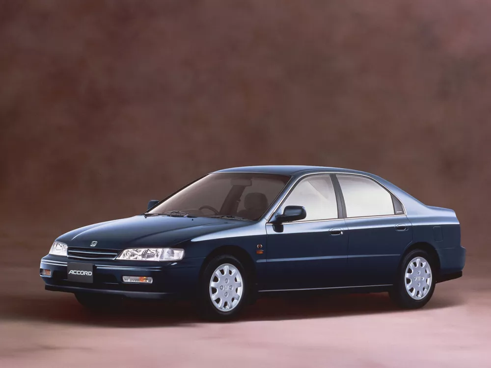 Автомобиль Honda Accord V Седан